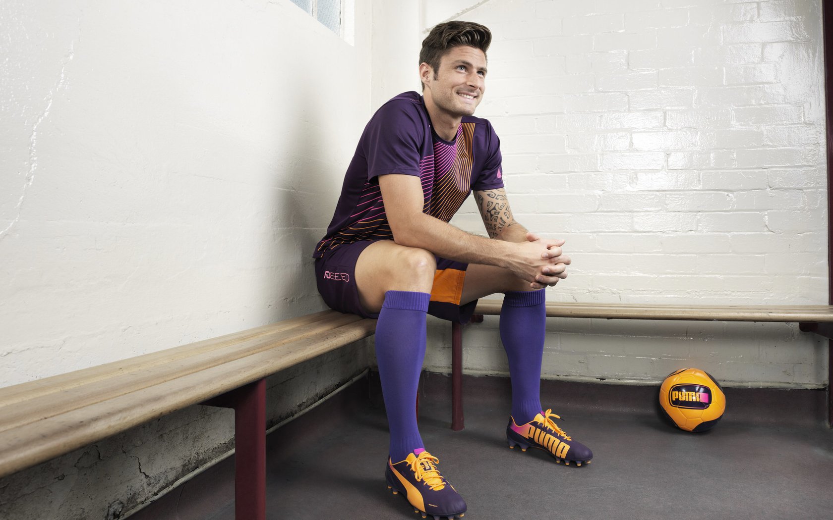 TheShy重返赛场，大比分获胜首场状态出色，热火观众沸腾！全场沸腾不已