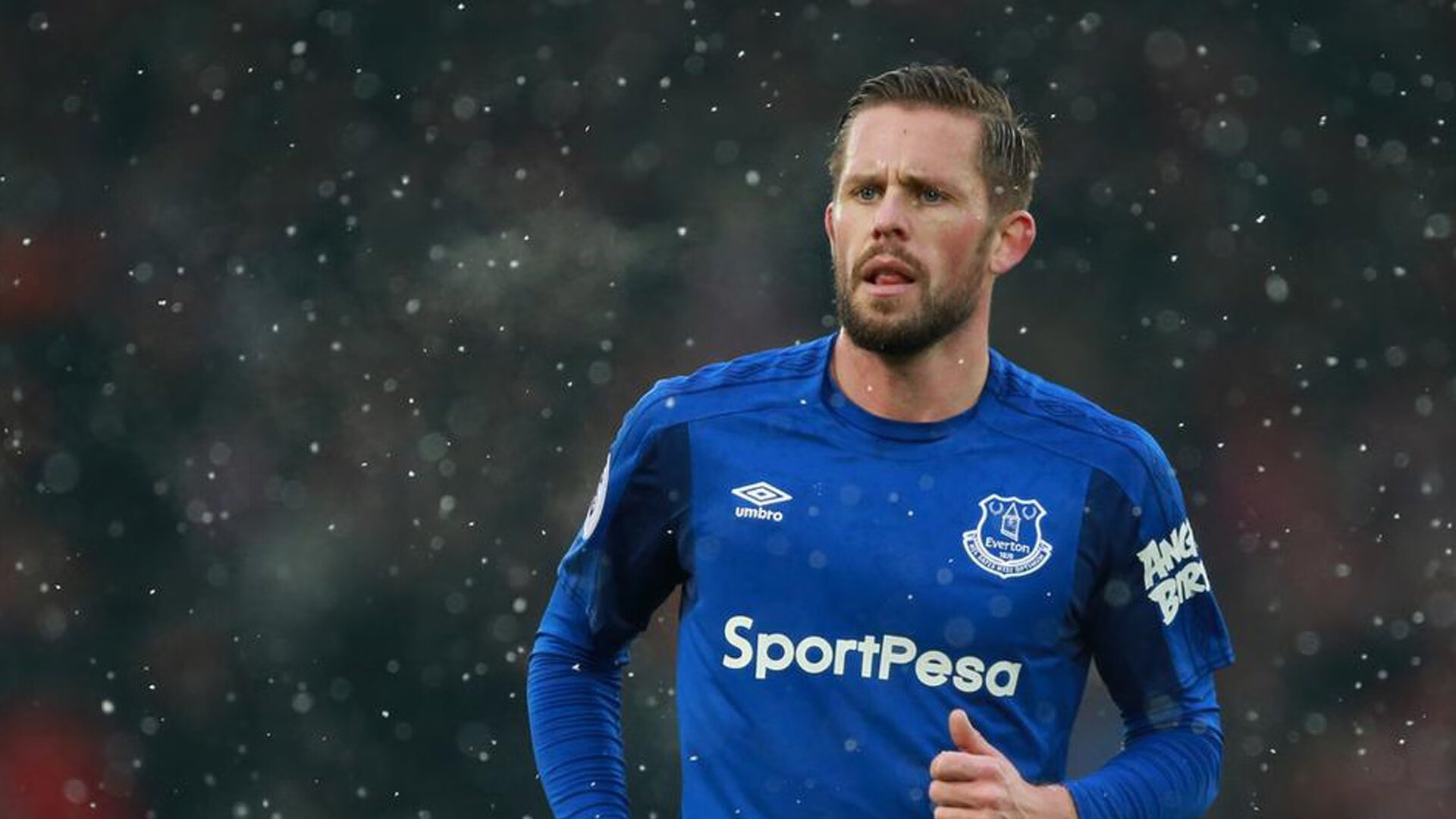 重返赛场引发热议！，大坂直美在MAD比赛中战术调整赛场气氛高涨