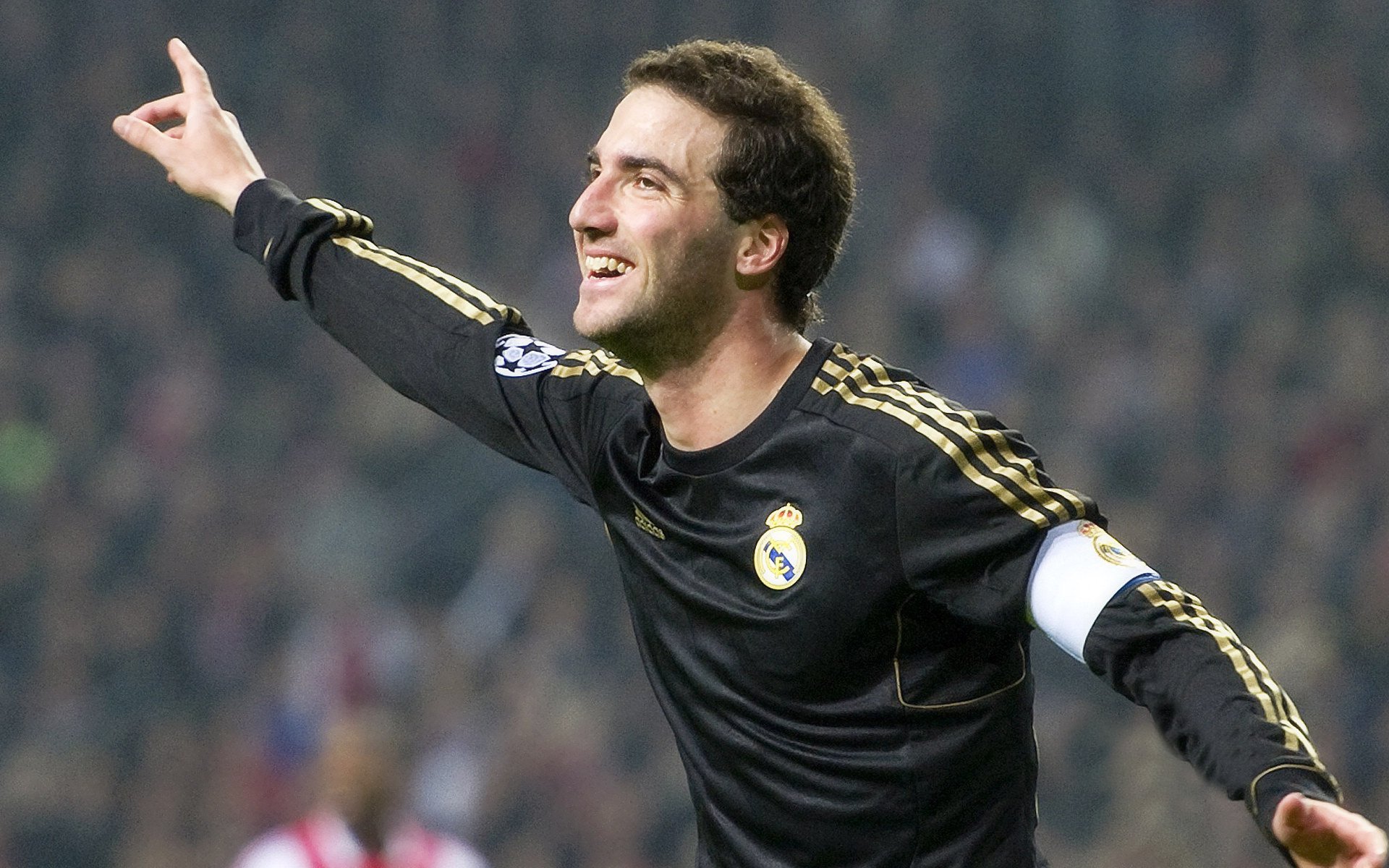 晋级下一阶段引发热议!,哈兰德在切尔西比赛中锐不可当引发球迷热议