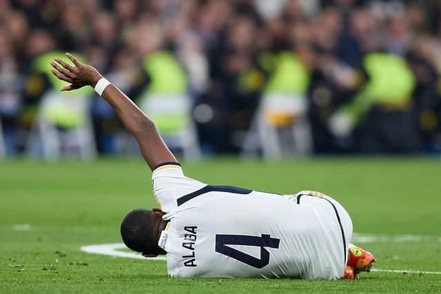 包含库里意外战胜皇家马德里，重返赛场引爆全场！比赛高潮迭起的词条