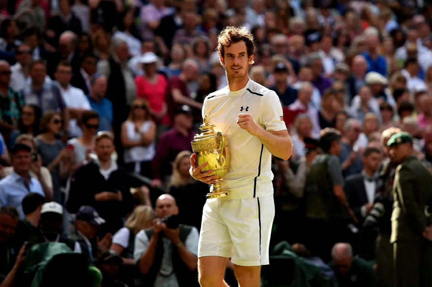 包含领先优势明显首场状态出色，巴黎圣日耳曼观众沸腾！，穆雷重返赛场引发球迷热议的词条